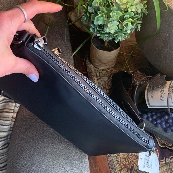 Authentic COACH Signature coated leather/Calf leather top zip Crossbody (unisex) - Picture 4 of 13